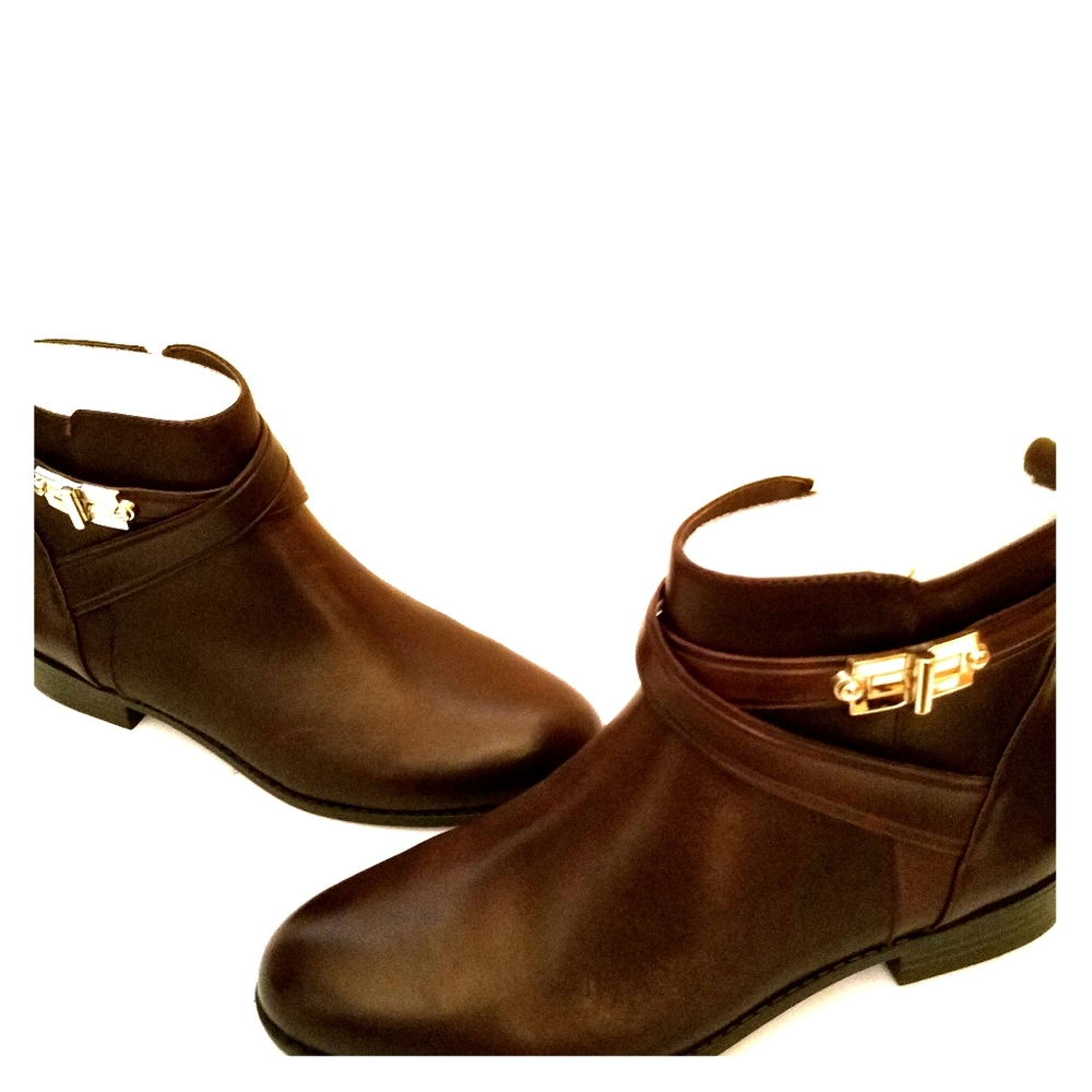 New Size 7.5  Leather Ankle Boot by Alex Marie
